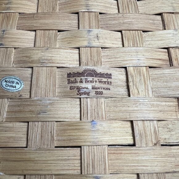 Vintage Spring 1999 Bath & Body Works Special Edition Wicker Basket w/ Handles - Picture 9 of 9